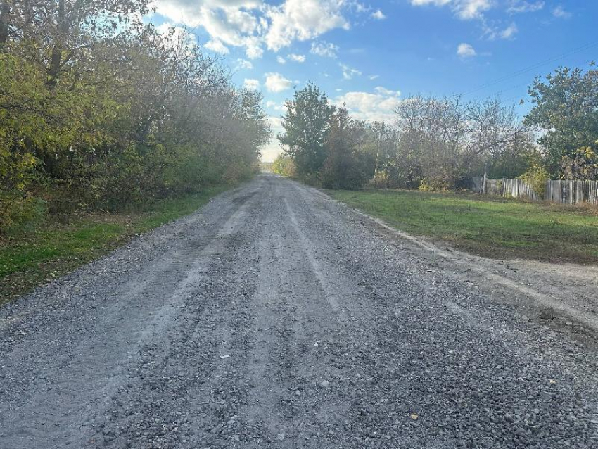 В хуторе под Таганрогом отсыпали дорогу, но асфальтировать не планируют