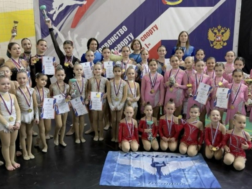 «Крылья» Таганрога покорили пьедестал: триумф на городском первенстве по чир-спорту