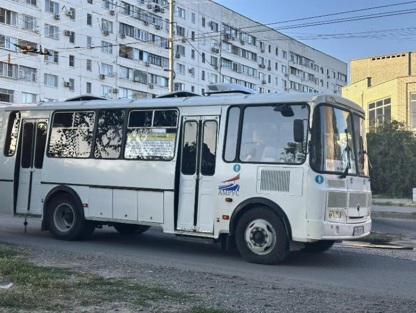 В Таганроге временно изменились маршруты пяти автобусов из-за ремонта водопровода