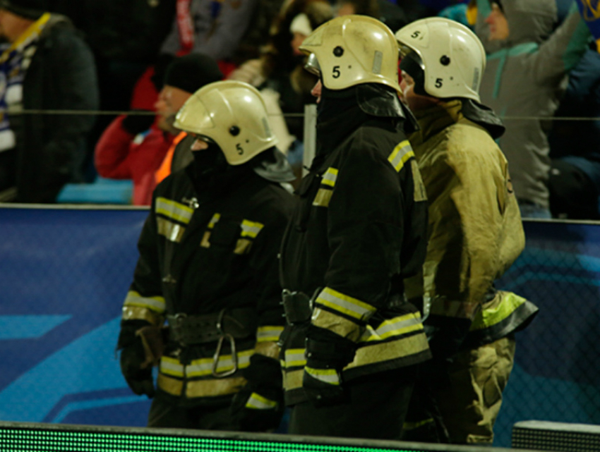 В таганрогскую многоэтажку вызвали пожарных из-за нерадивых кулинаров