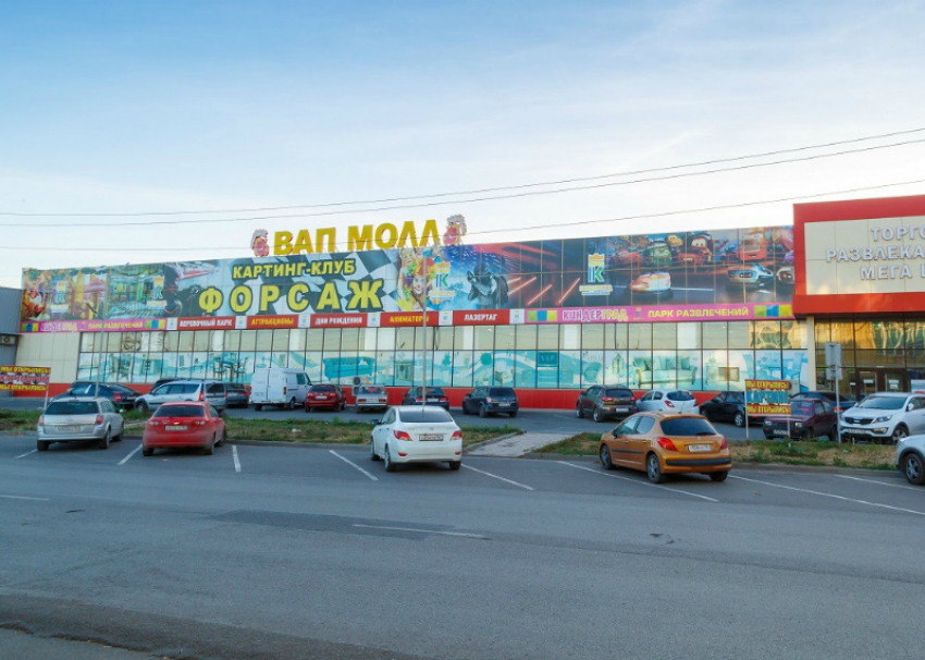 В Таганроге на продажу выставили торговый центр