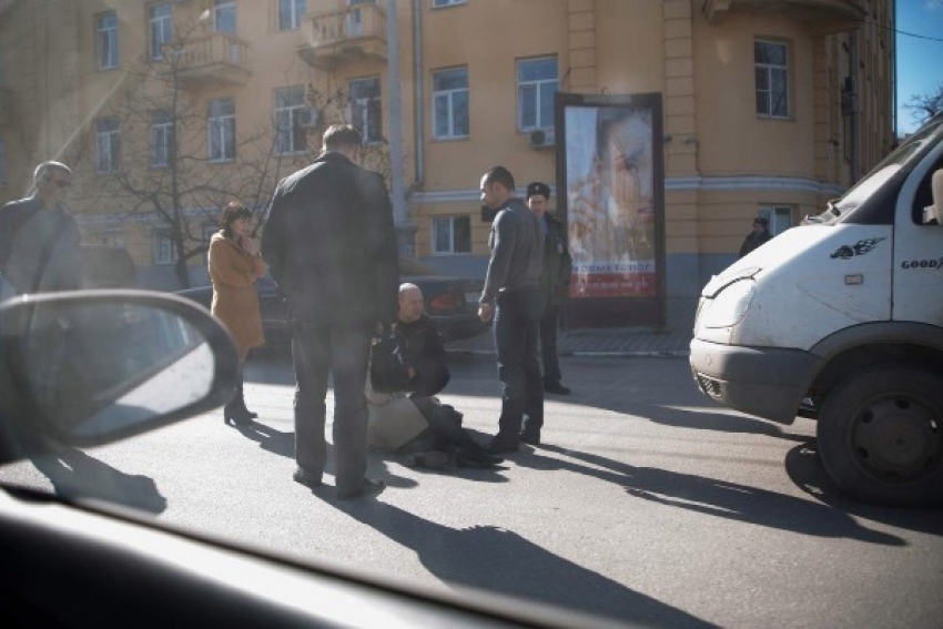 В преддверие 8 марта две таганроженки угодили под колеса автомобилей