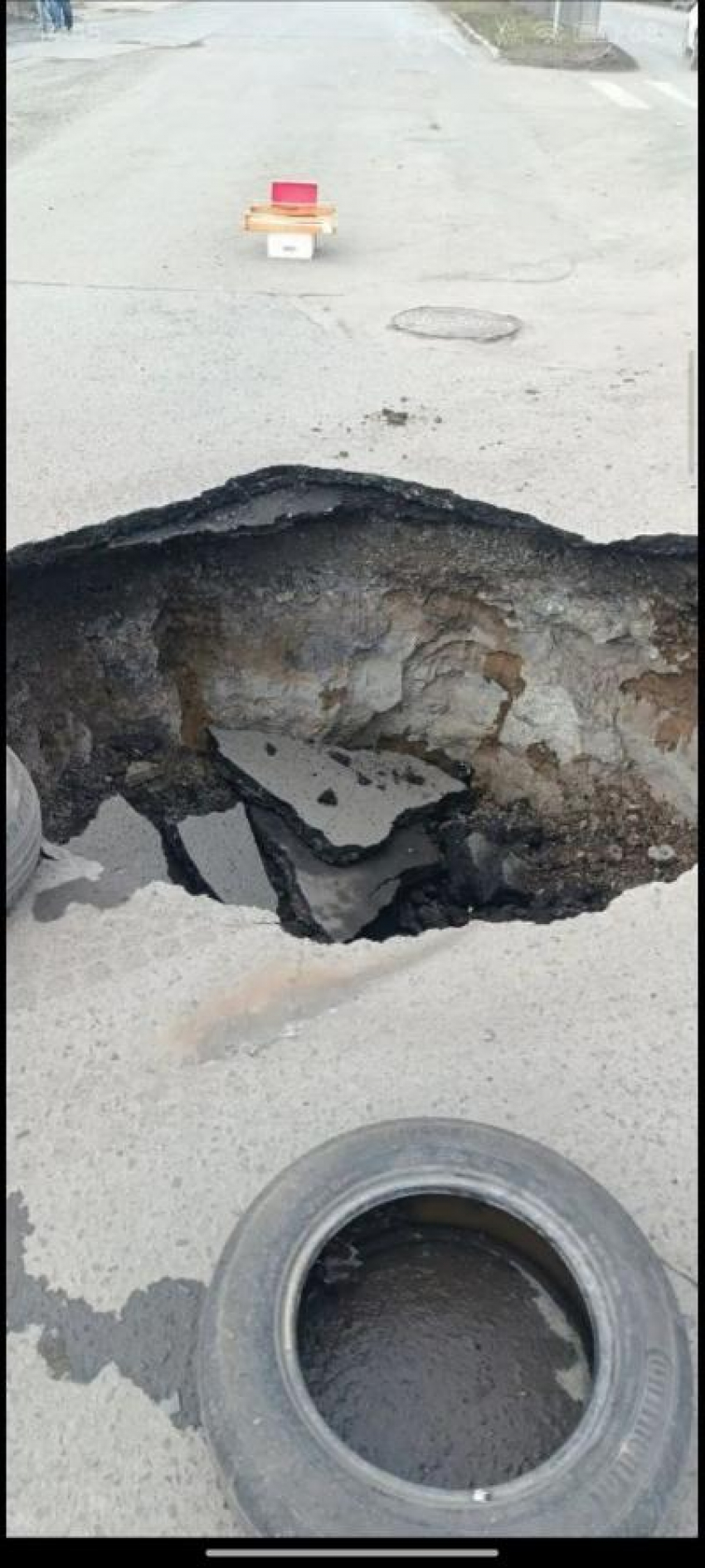 "Портал в ад открылся": критичные провалы асфальта угрожают таганрогским водителям