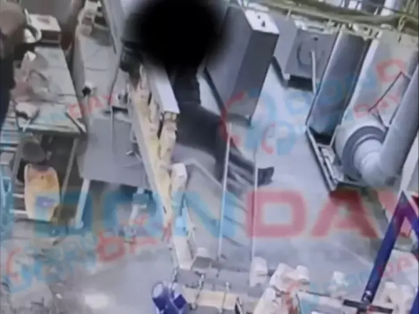 На заводе в Таганроге рабочий получил страшные ожоги раскалённым клеем