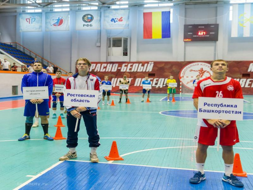 В Таганроге проходят финальные соревнования по гандболу V летней Спартакиады молодёжи России