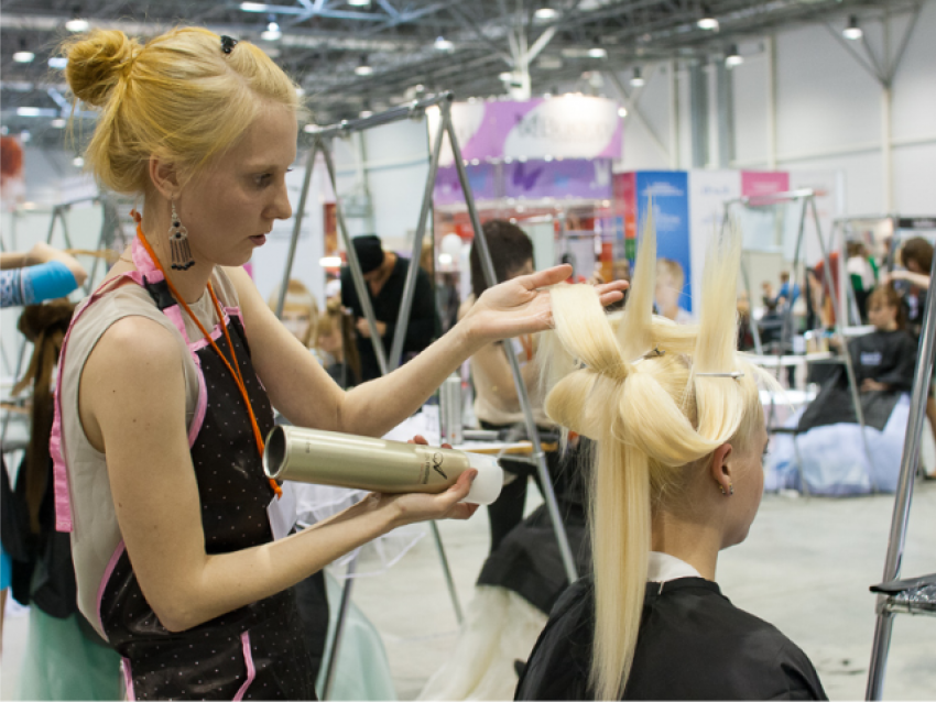 Жительница Таганрога стала номинантом мирового конкурса парикмахеров