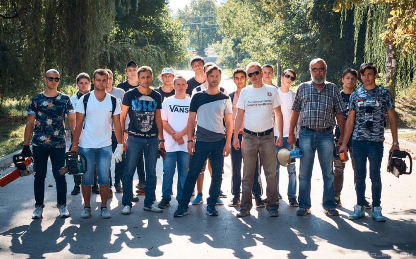 Звёздный помощник: актёр Виктор Добронравов поддержал деньгами таганрогские Дубки