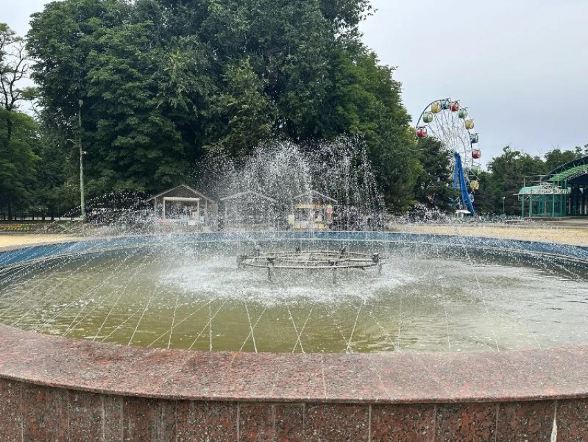 "От жары особо не спасает": таганрожцы не находят у фонтанов заветную прохладу