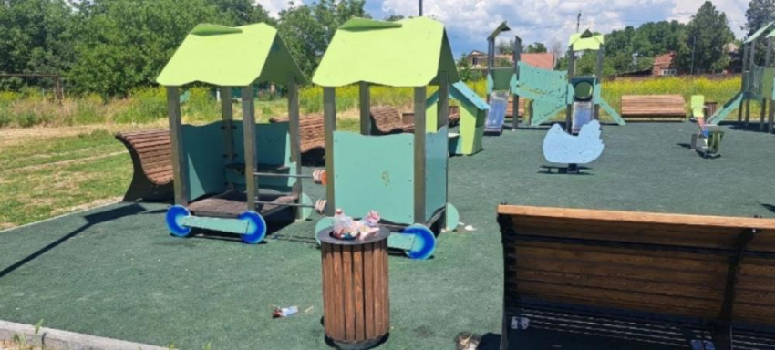 Там дети ноги могут поломать: ещё одна опасная игровая площадка найдена в Таганроге