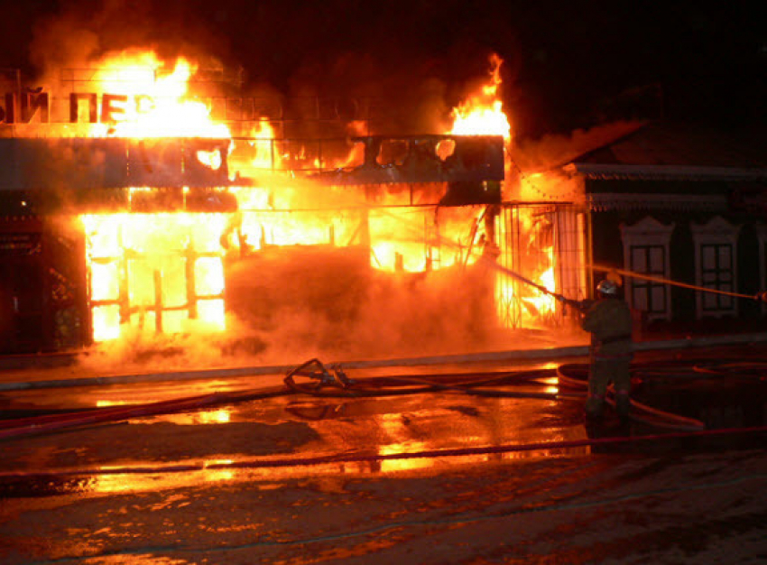 В Таганроге произошел пожар в магазине