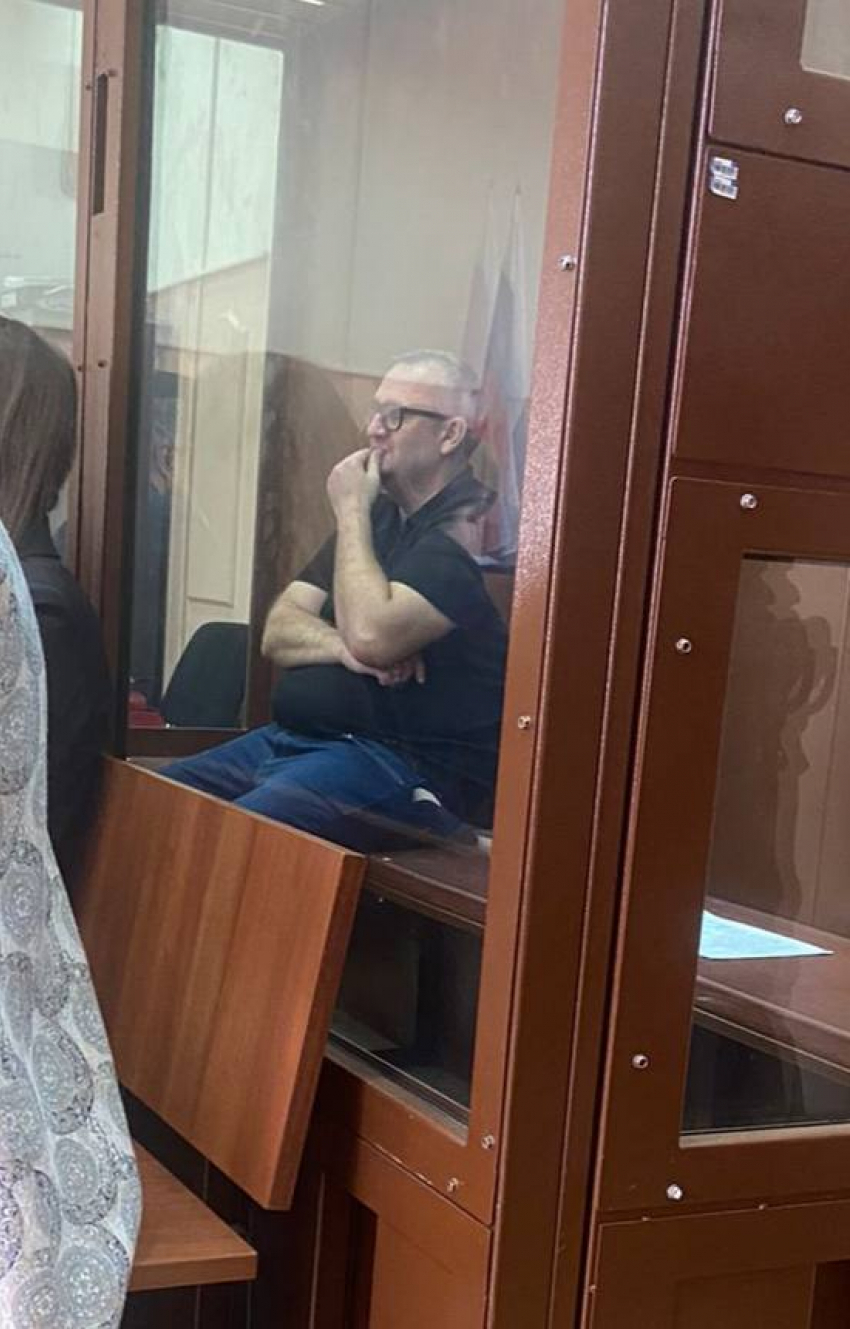 Экс-глава следственного отдела Таганрога останется в СИЗО до осени 