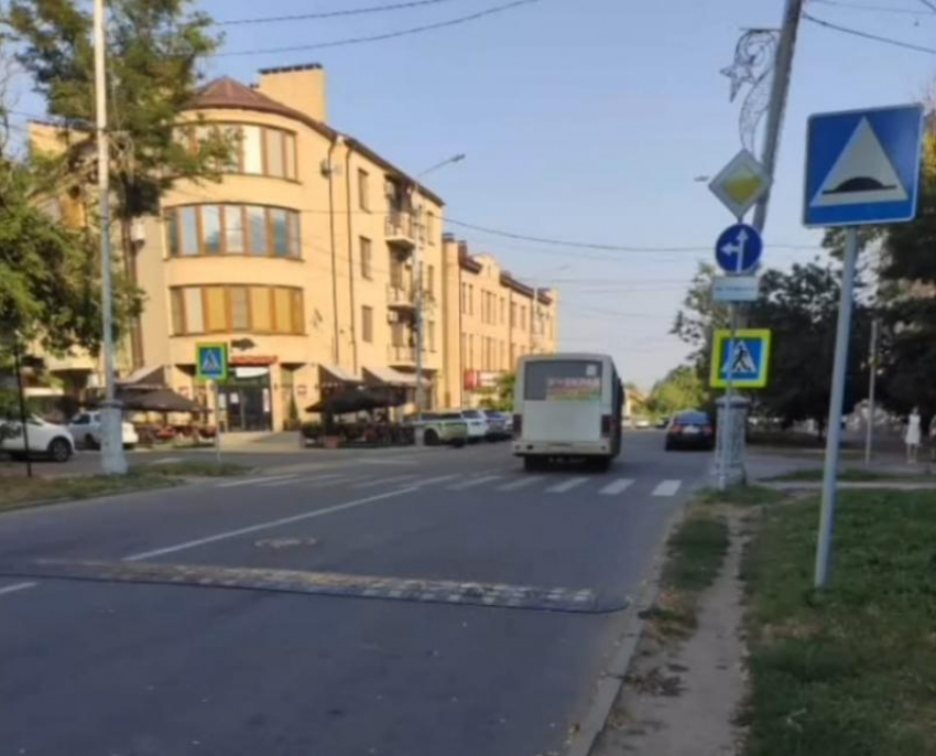 Прокатиться с ветерком на ржавом авто-чуде приглашают таганрожцы: в соцсетях жители возмутились состоянием маршруток