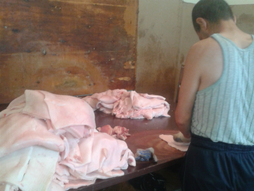 Подпольный цех по производству свиной продукции выявлен   в Таганроге
