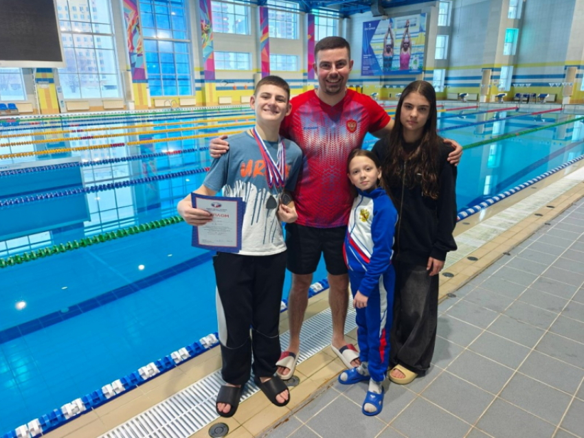 Не слышат шума, но чувствуют воду: таганрогские пловцы завоевали 6 медалей в Йошкар-Оле
