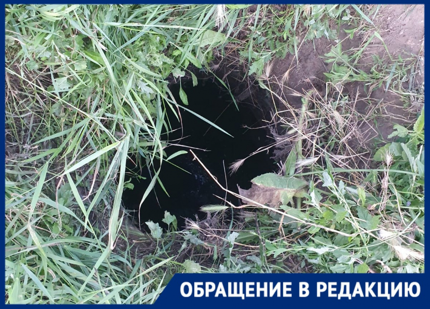 В Таганроге 3-летний ребенок вместе с отцом провалился в яму 