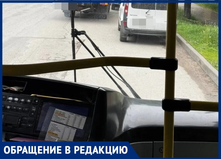 "Все платят — и вы будете": таганроженка попала в эпицентр жёсткого скандала в автобусе