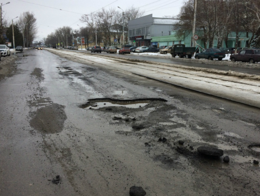 Водители просят залатать  дыры на Большой Бульварной