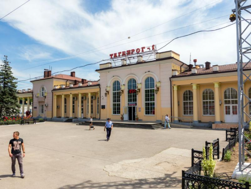 Мужчина употреблял наркотики на вокзале Таганрога и угрожал полицейскому