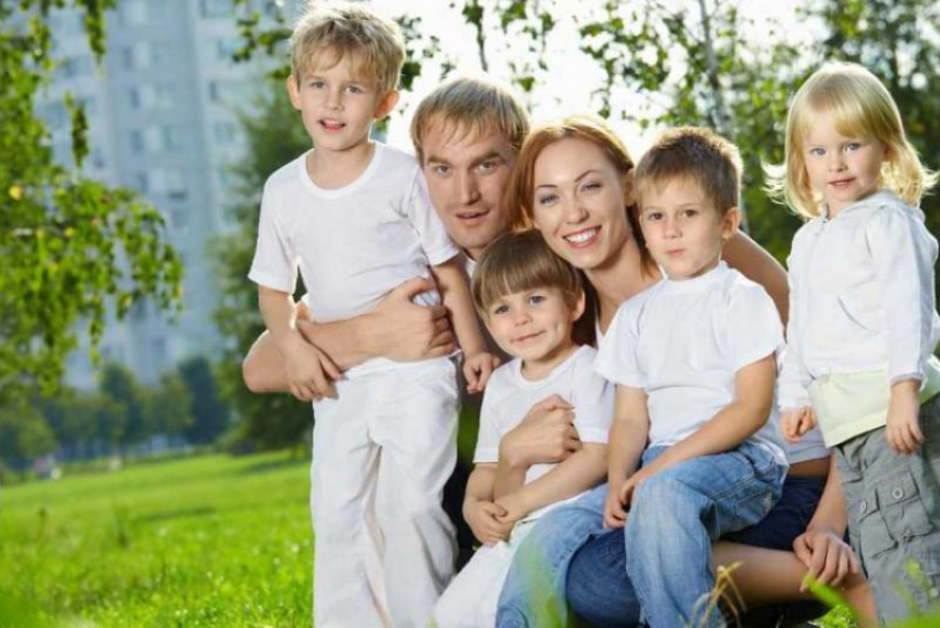  Многодетные семьи Таганрога смогут получить деньги вместо участка