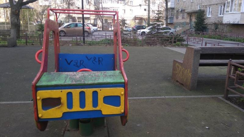 Нынешние - жалкое зрелище: в Таганроге построят всего 8 детских площадок - где и какими они будут
