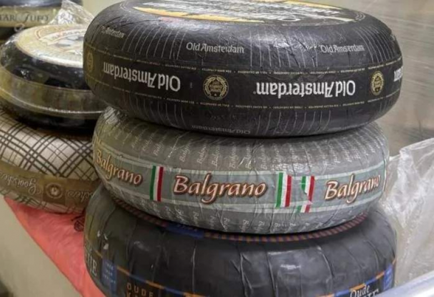 Таганрогские силовики уничтожили нелегальное молоко и мясо