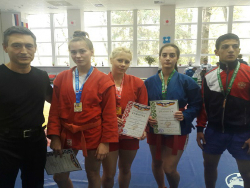 Самбисты из Таганрога завоевали четыре медали на областных соревнованиях