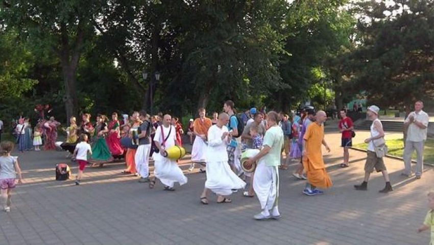 Кришнаиты в Таганроге: яркие и навязчивые, но не запрещенные 