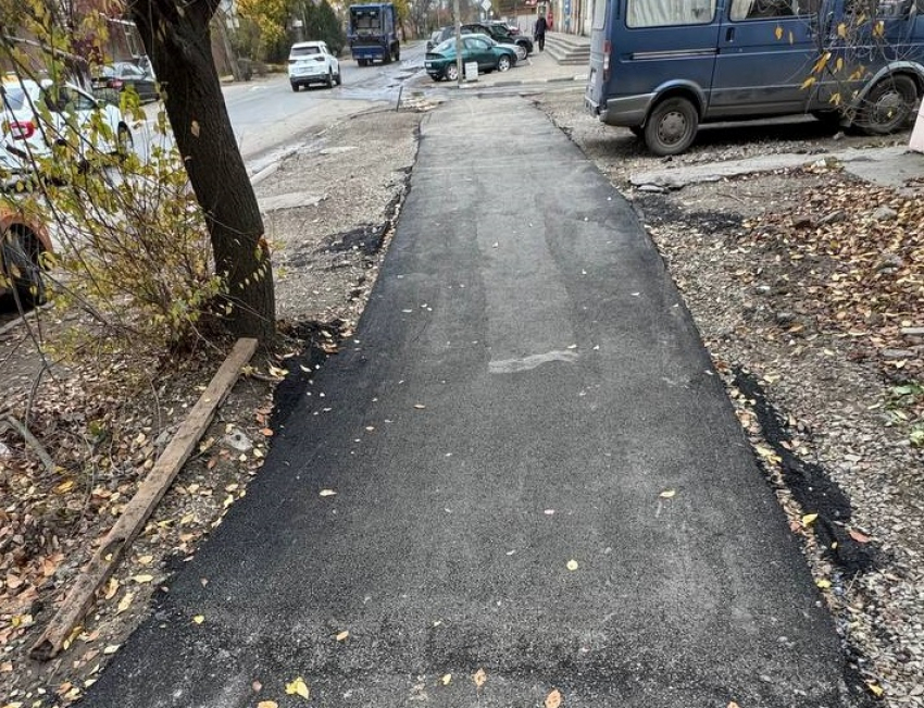 «Спасибо, что заметили»:  «Благоустройство» признало, что тротуар сделан плохо, но хорошо это объяснило