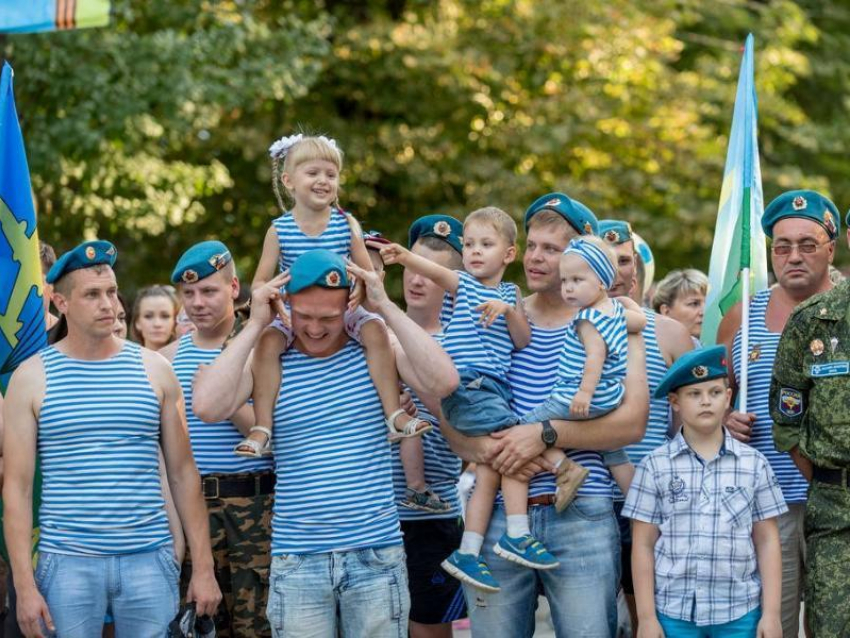 Сегодня в Таганроге отмечают День воздушно-десантных войск 