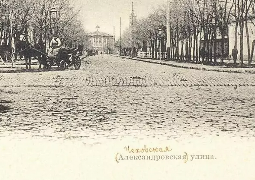 Почему некоторые улицы в Таганроге переименованы наполовину? 