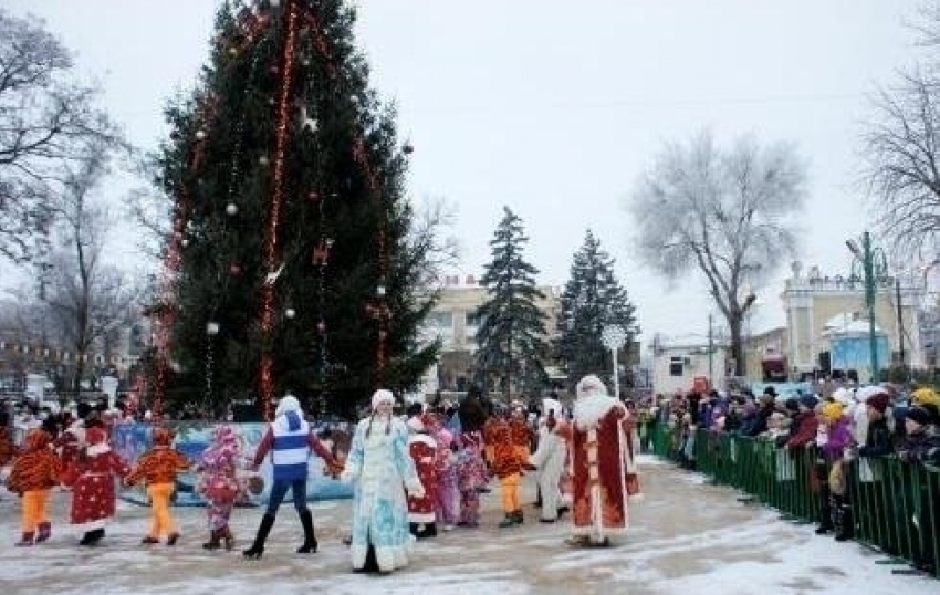В Таганроге открыли главную городскую ёлку