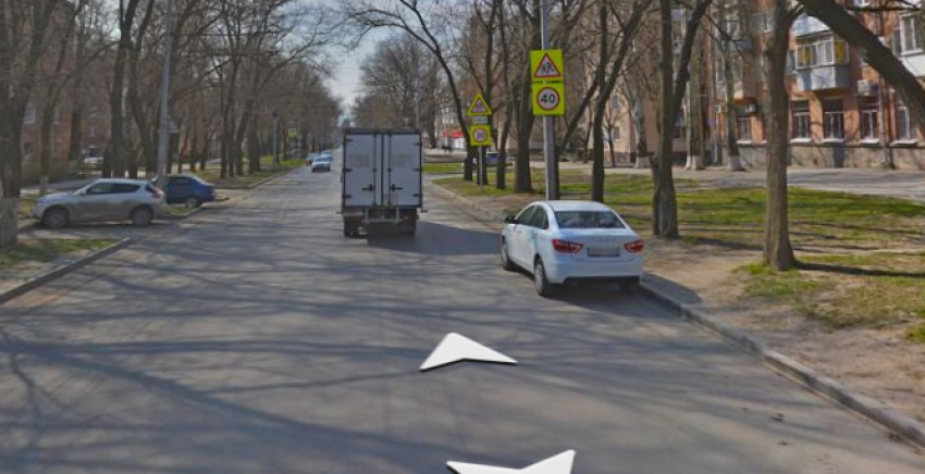 В Таганроге средь бела дня пожилой водитель сбил пешехода 