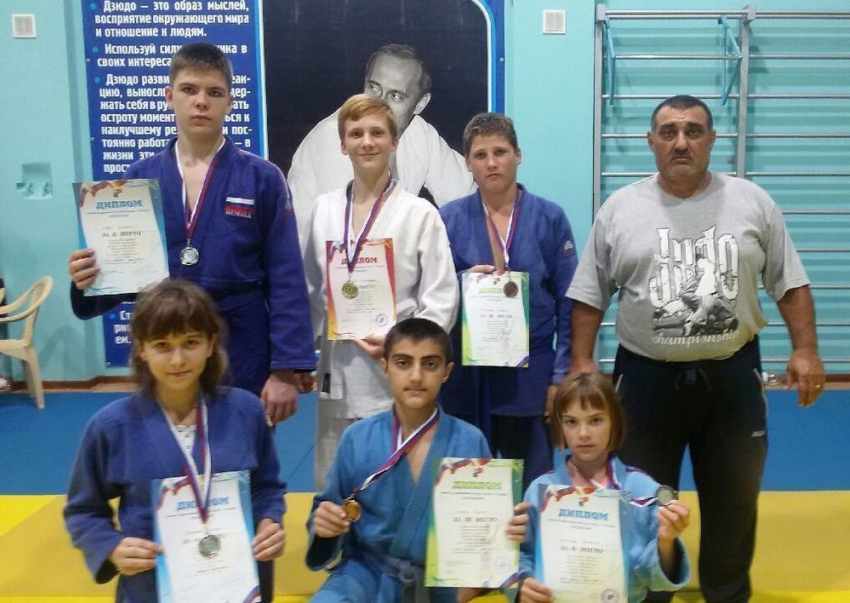 20 команд по дзюдо встретились на областном турнире  в Таганроге