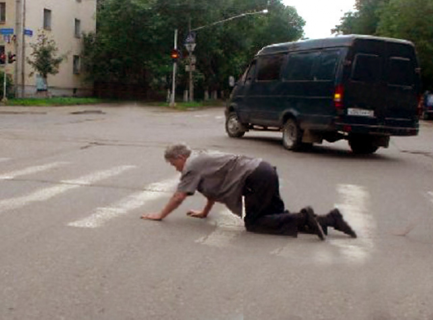 Таганрожец помог пьяному добраться до дома и взял за услуги 90 тысяч рублей