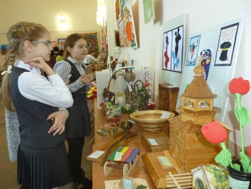 Выставка «Творческий калейдоскоп» открылась в Таганроге