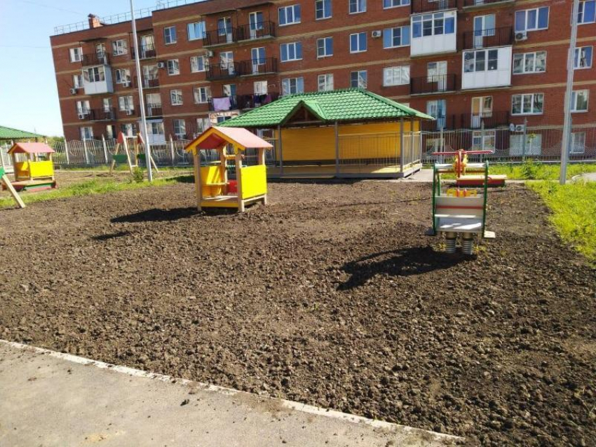 «Совок-стайл» и «пахота» окрестили таганрожцы площадку в новом детском садике 