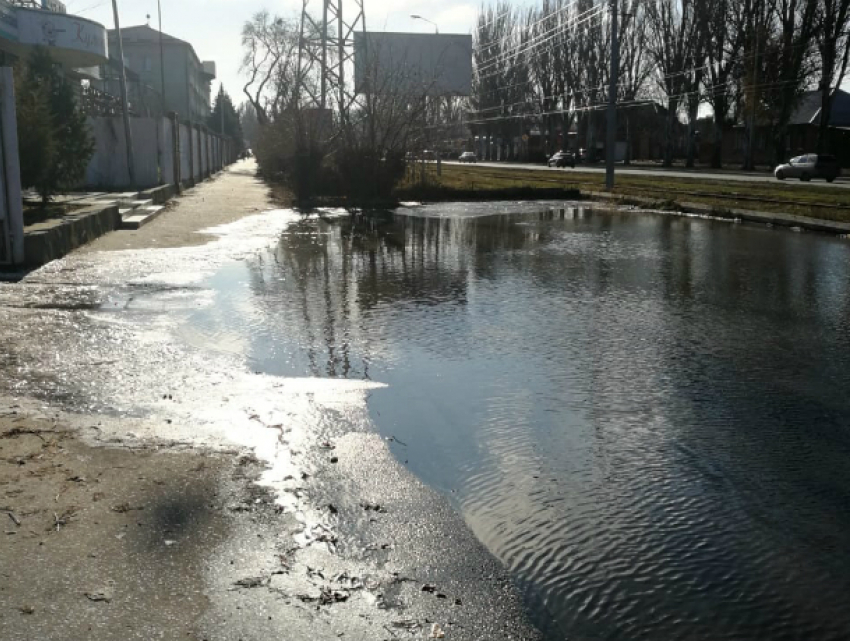 Улица Дзержинского  в Таганроге превращается в болото