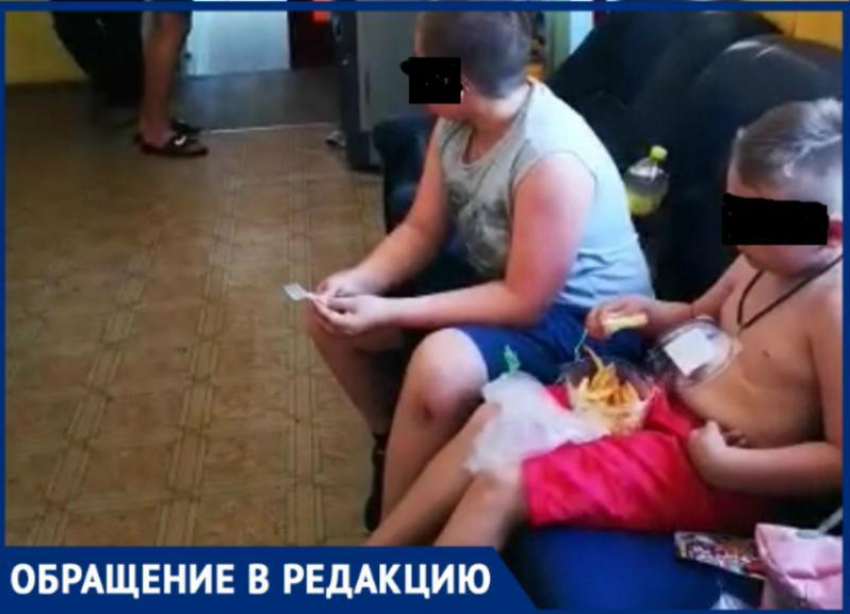 Сотрудник ДЦ «Прибой» Таганрога выгонял на улицу голодных детей 