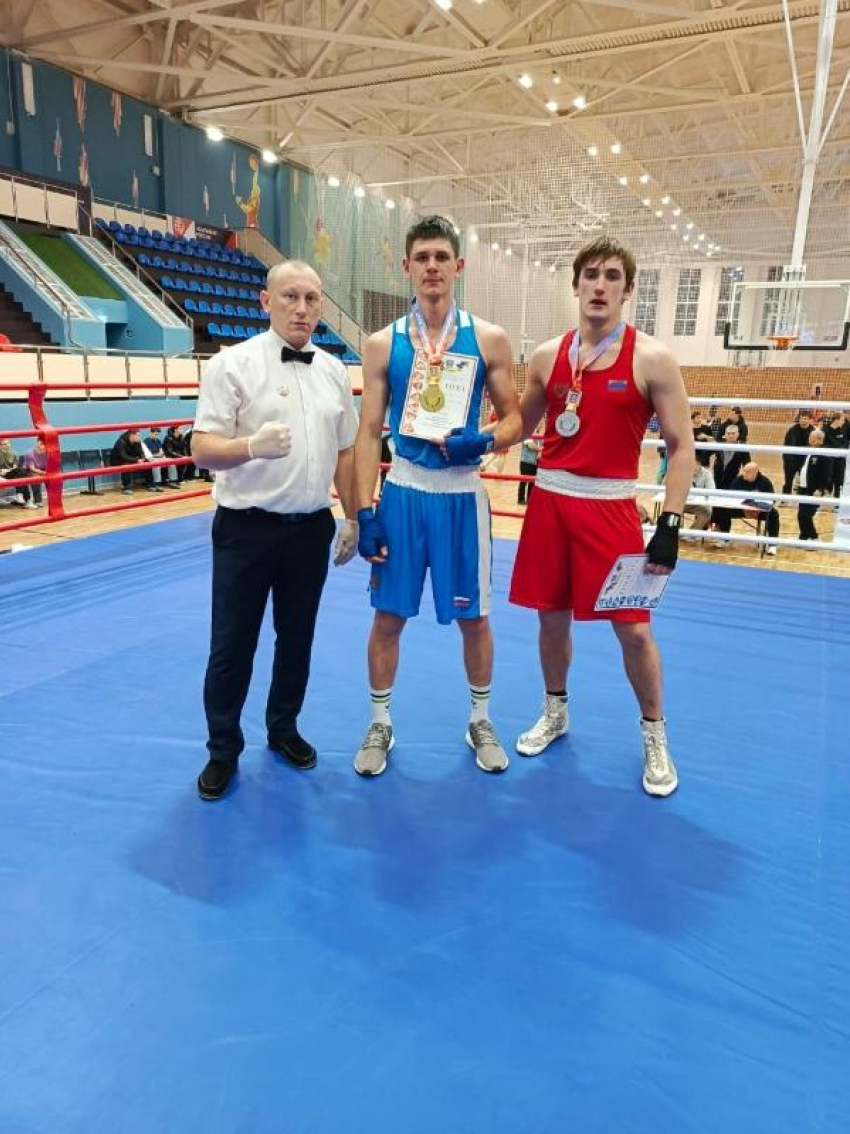 Таганрогские боксёры снова взяли пиковые высоты на региональных соревнованиях