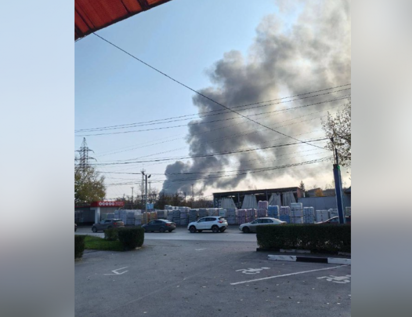 Взрыв и пожар на трансформаторной подстанции Таганрога - причину выясняют, полгорода без электричества