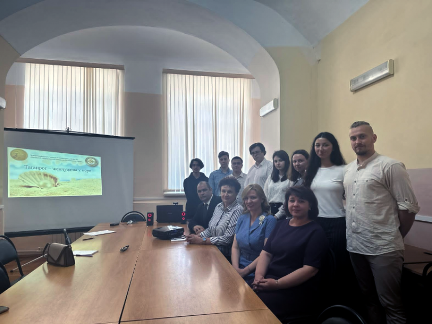 Телемост Таганрог - Пезенас устроили в Таганрогском пединституте 