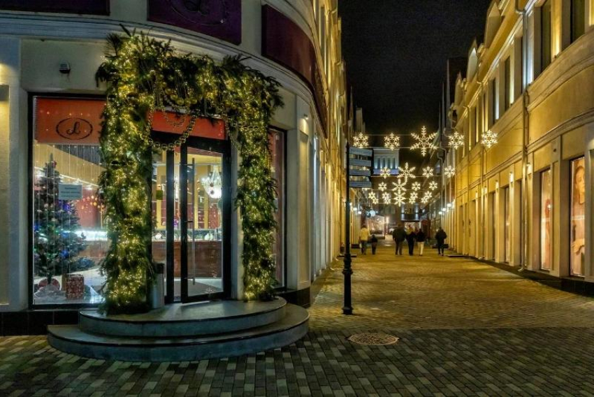 Власти Таганрога не закупали украшения к Новому году, но проведут конкурс на лучшее праздничное оформление