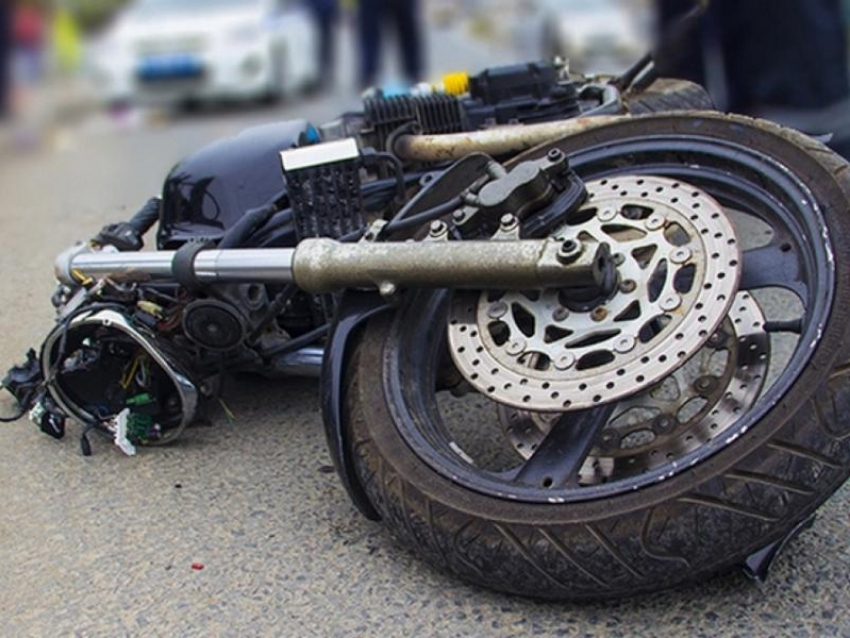 В Таганроге мотоциклист попал в больницу после столкновения с автомобилем «Киа Сид» 