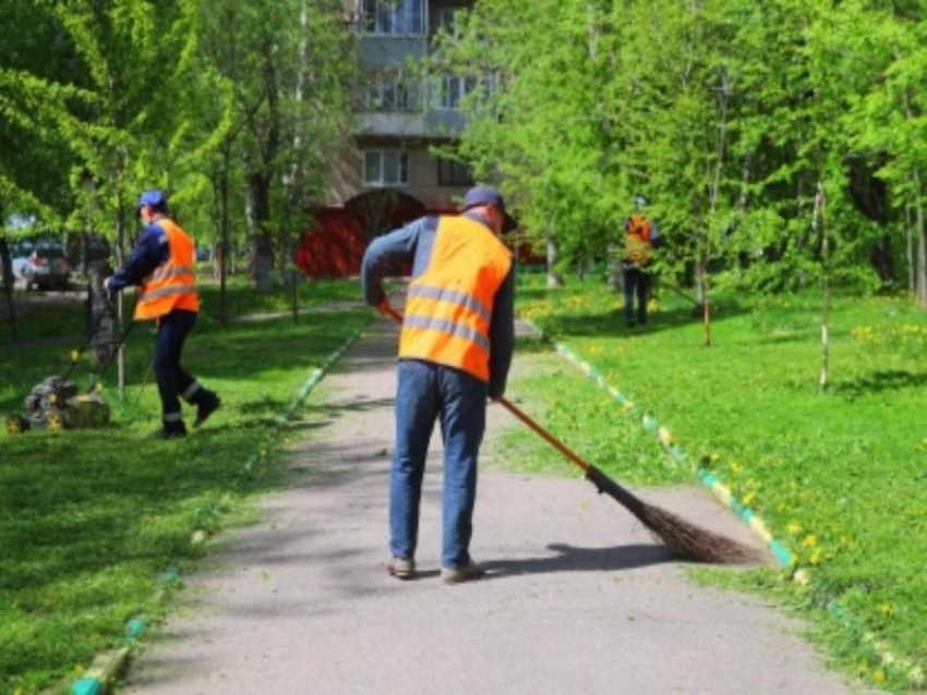 Таганрогский чиновник заставлял осуждённых убирать в гараже своей тёти