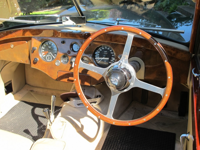 Ограничат ли таганрожцам пользование праворульными машинами