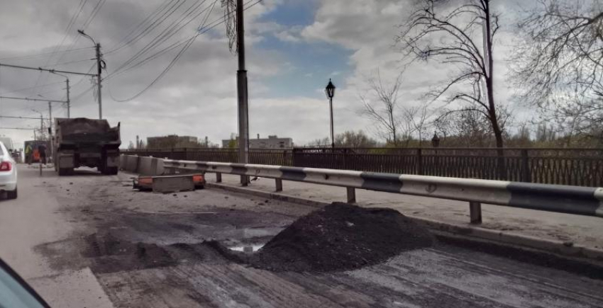 На Бакинском мосту в Таганроге начался ремонт автодороги
