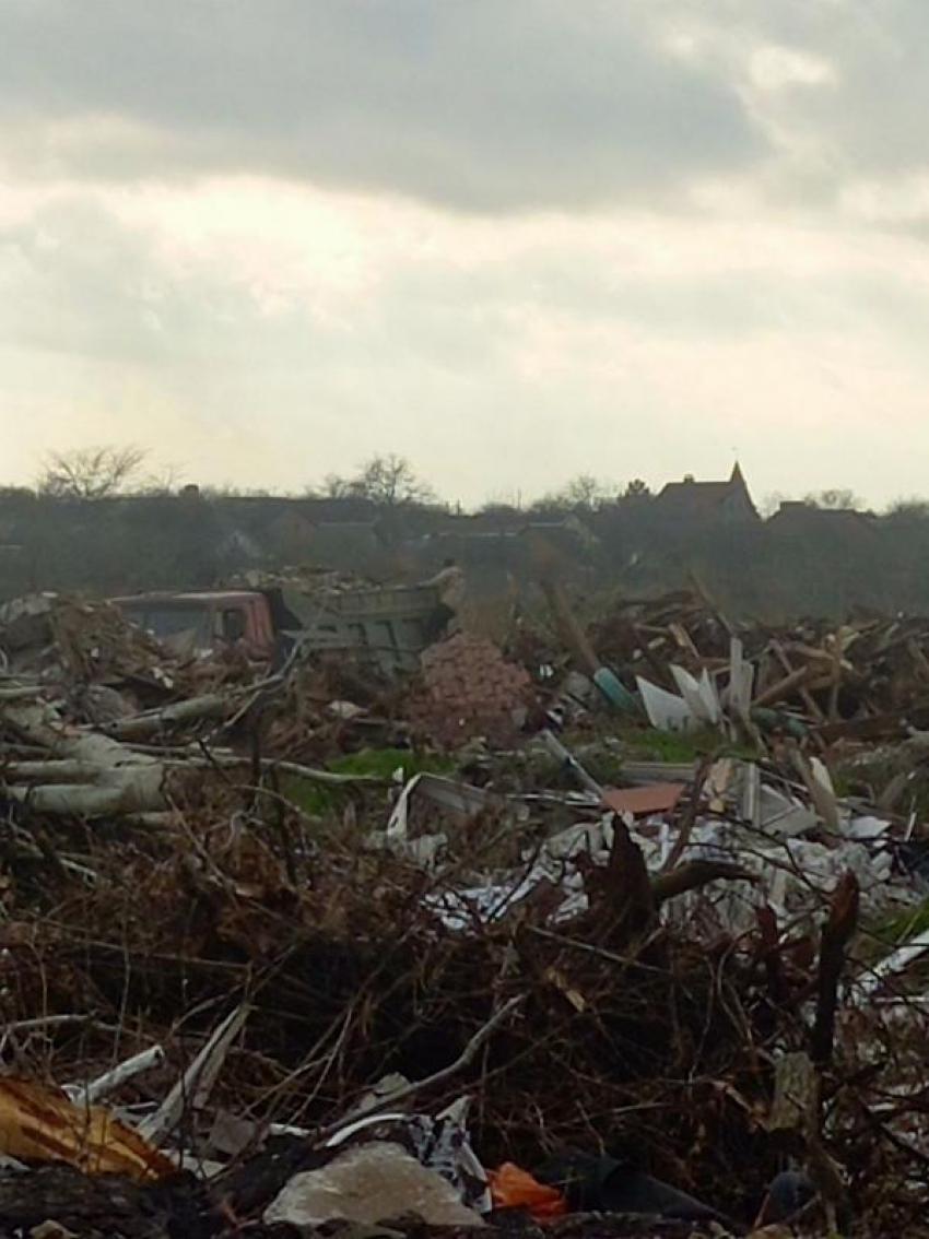 “Серые” возчики мусора опять загадили землю под Таганрогом