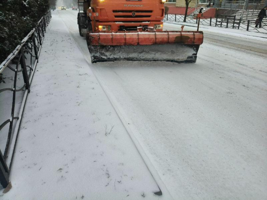 О темпах устранения последствий снегопада на сегодняшний день рассказали власти Таганрога