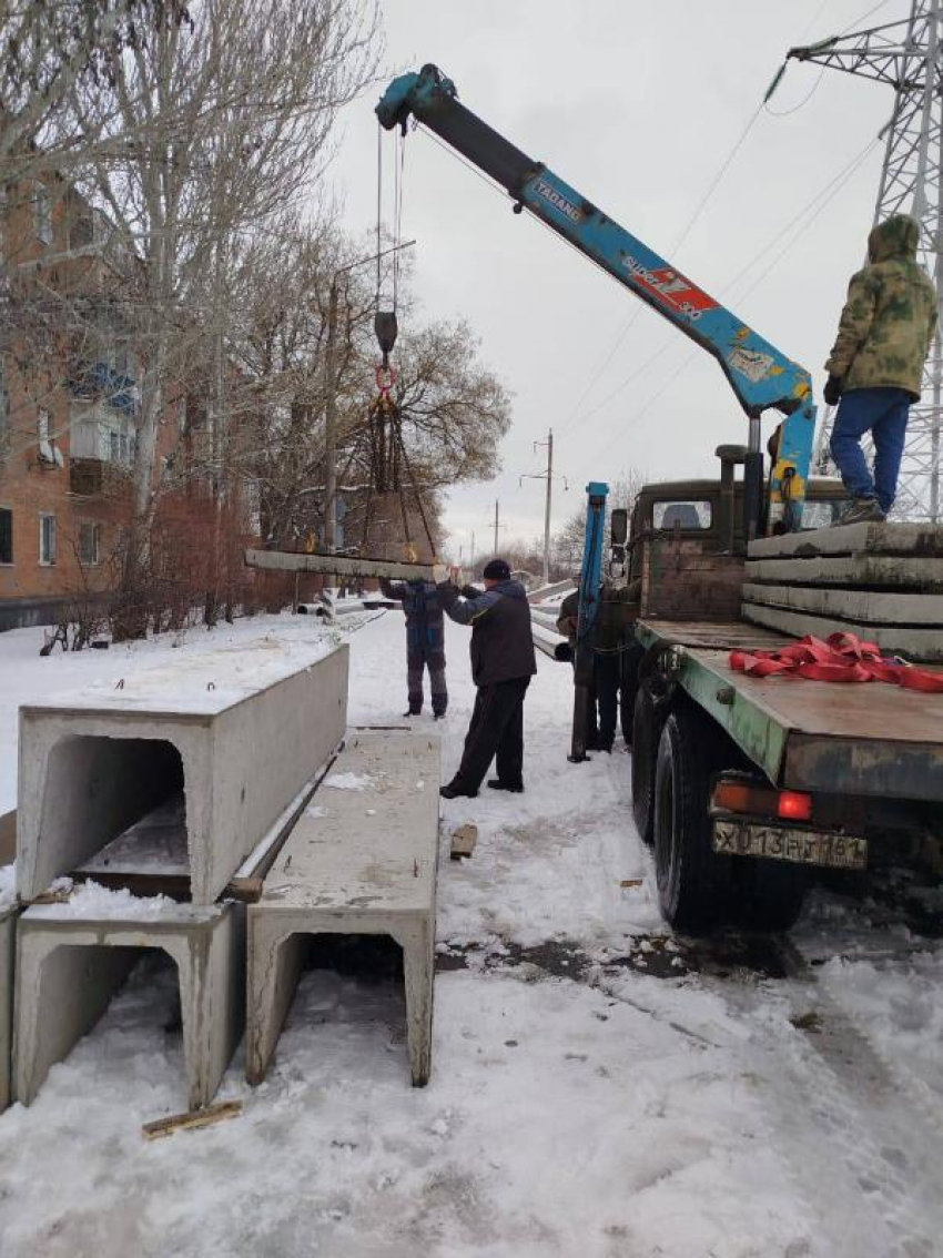 Таганрожцам положат новые трубы и обещают сохранить им отопление во время ремонта