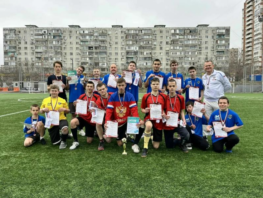 Юные таганрожцы взяли почётное место на региональном состязании по мини-футболу